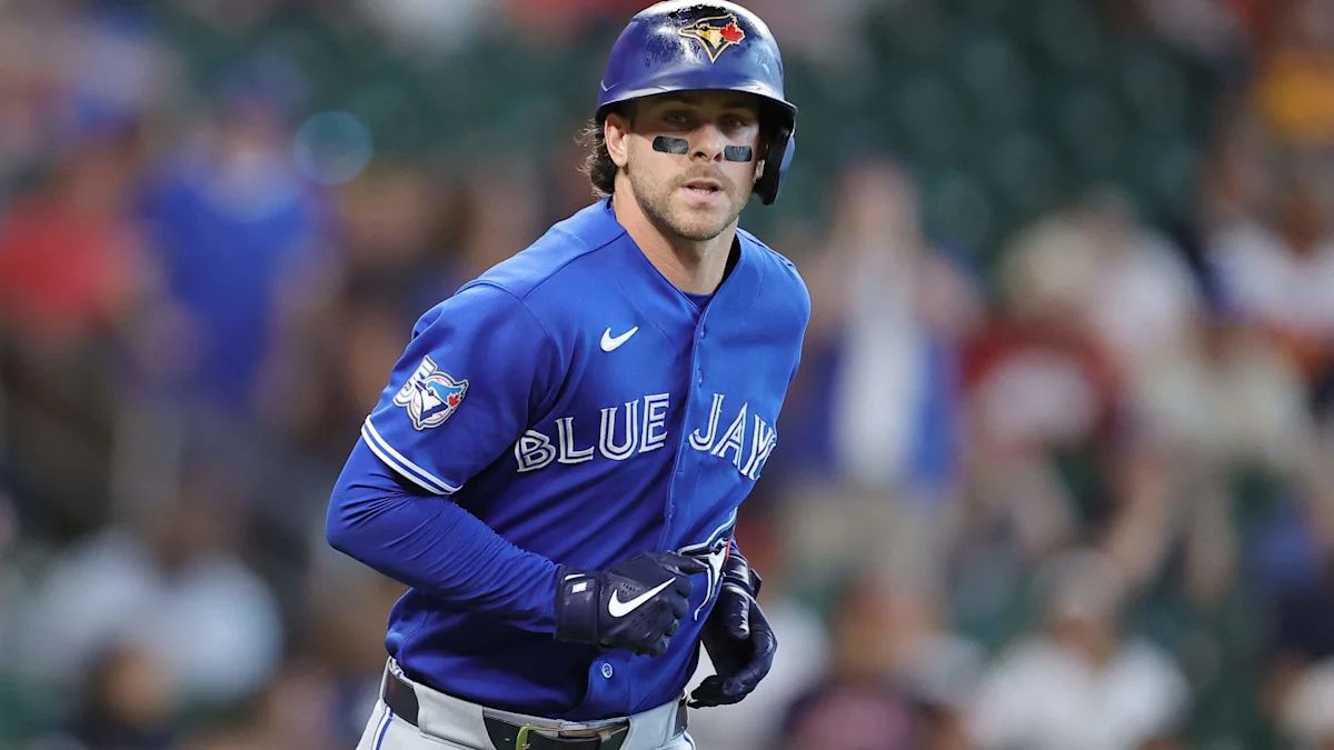 Blue Jays may consider moving Clement from everyday role at second base