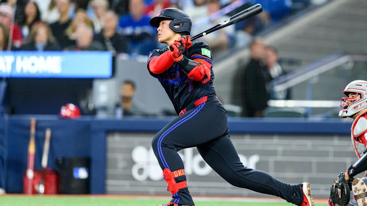 Blue Jays rally late to edge Reds 6-5 in season's final series opener