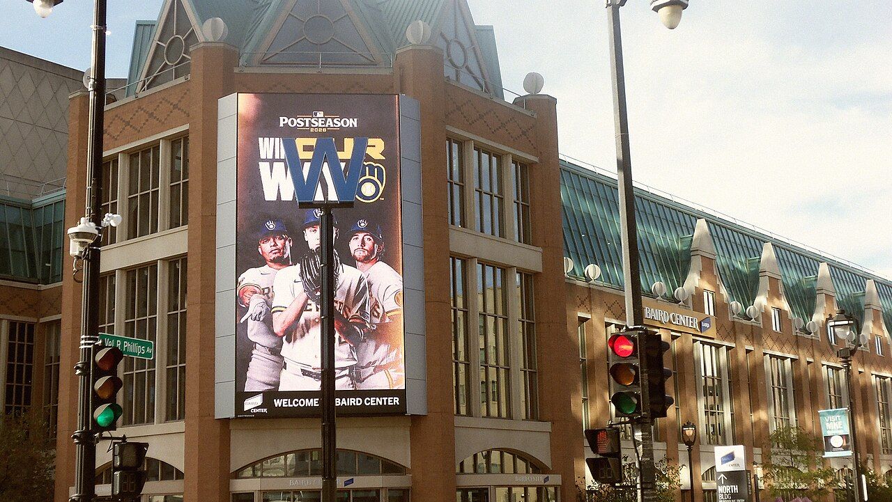 Brewers rally from four-run deficit to take 2-0 World Series lead over Rays