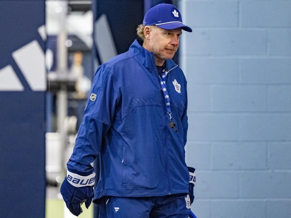 Daniel Alfredsson faces Senators for first time as Maple Leafs associate coach