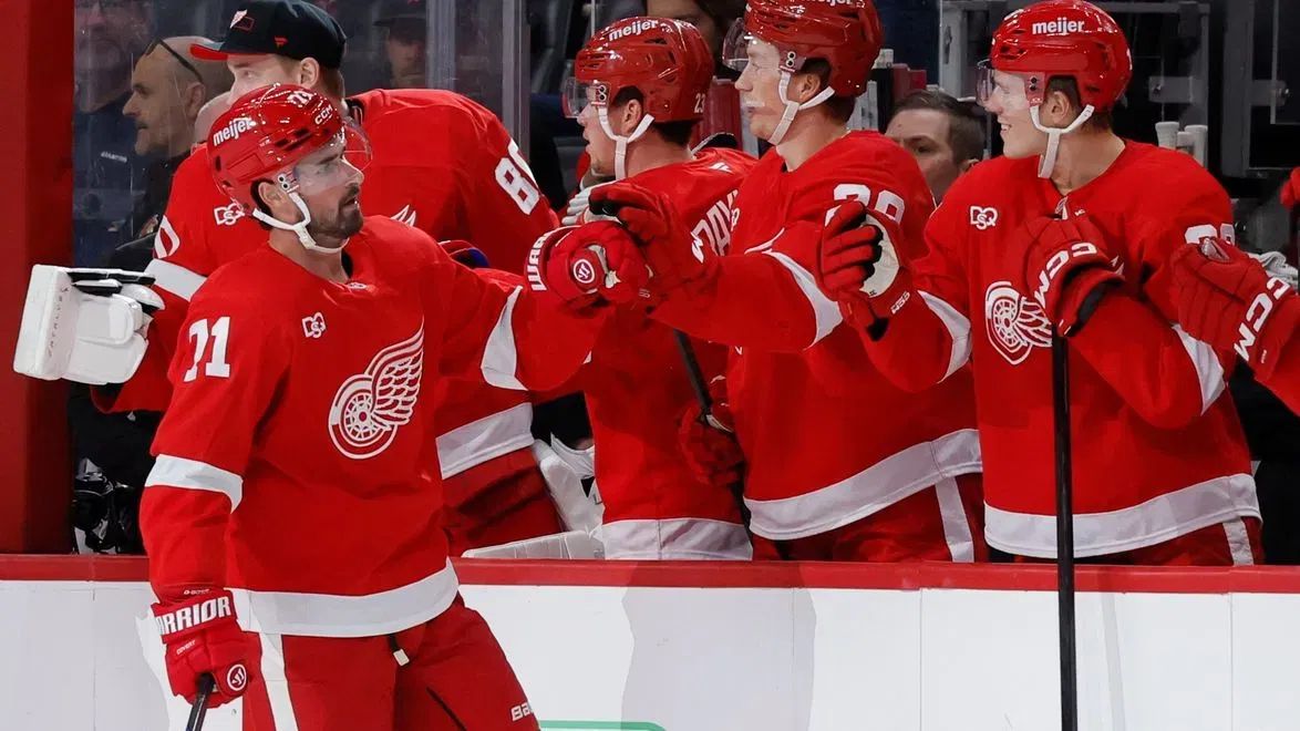 Dylan Larkin scores in season debut for Red Wings after trade request