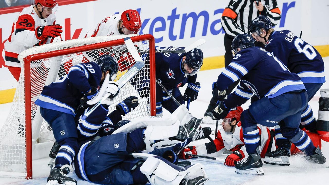Ehlers scores first of season as Hurricanes edge Jets for seventh straight win