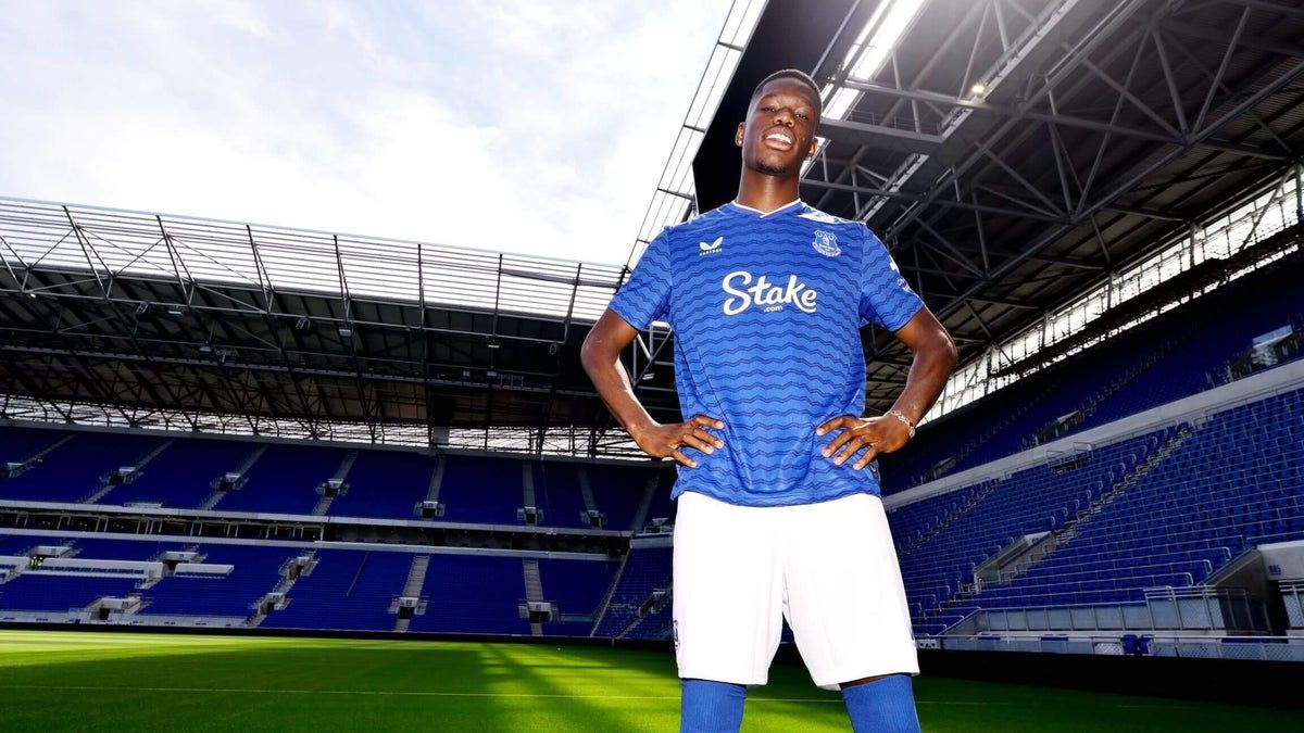 Everton opts against signing free-agent striker Martial, banking on Thierno Barry until January window