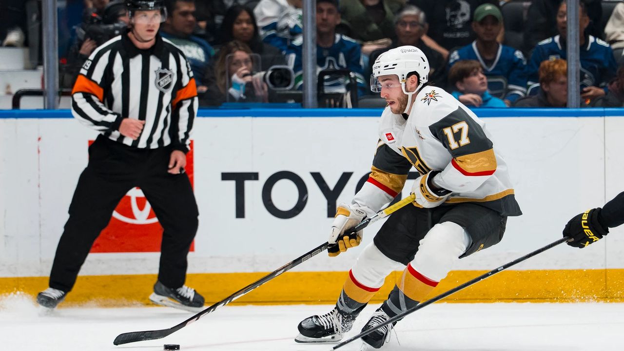 Gatcomb's late goal lifts Golden Knights over Canucks