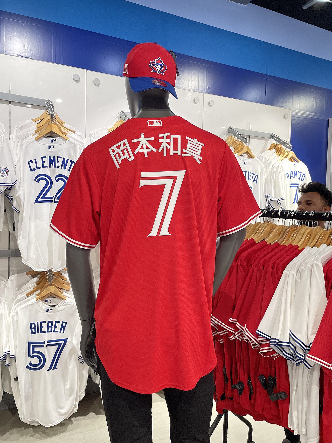 Kazuma Okamoto's hot dog lunch, successful season help Blue Jays in Japan