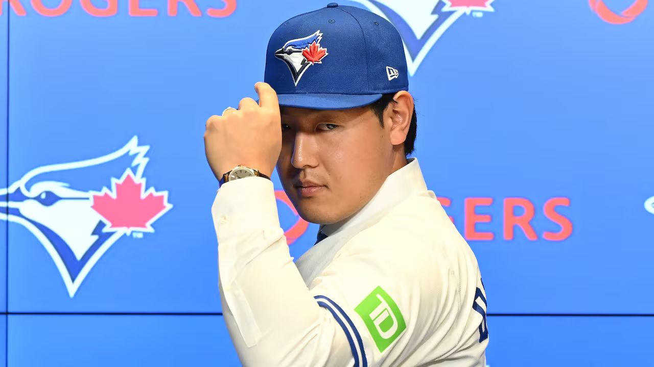 Kazuma Okamoto's hot dog lunch, successful season help Blue Jays in Japan