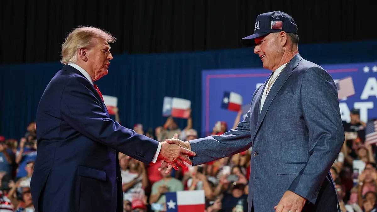 Trump awards Presidential Medal of Freedom to Roger Clemens