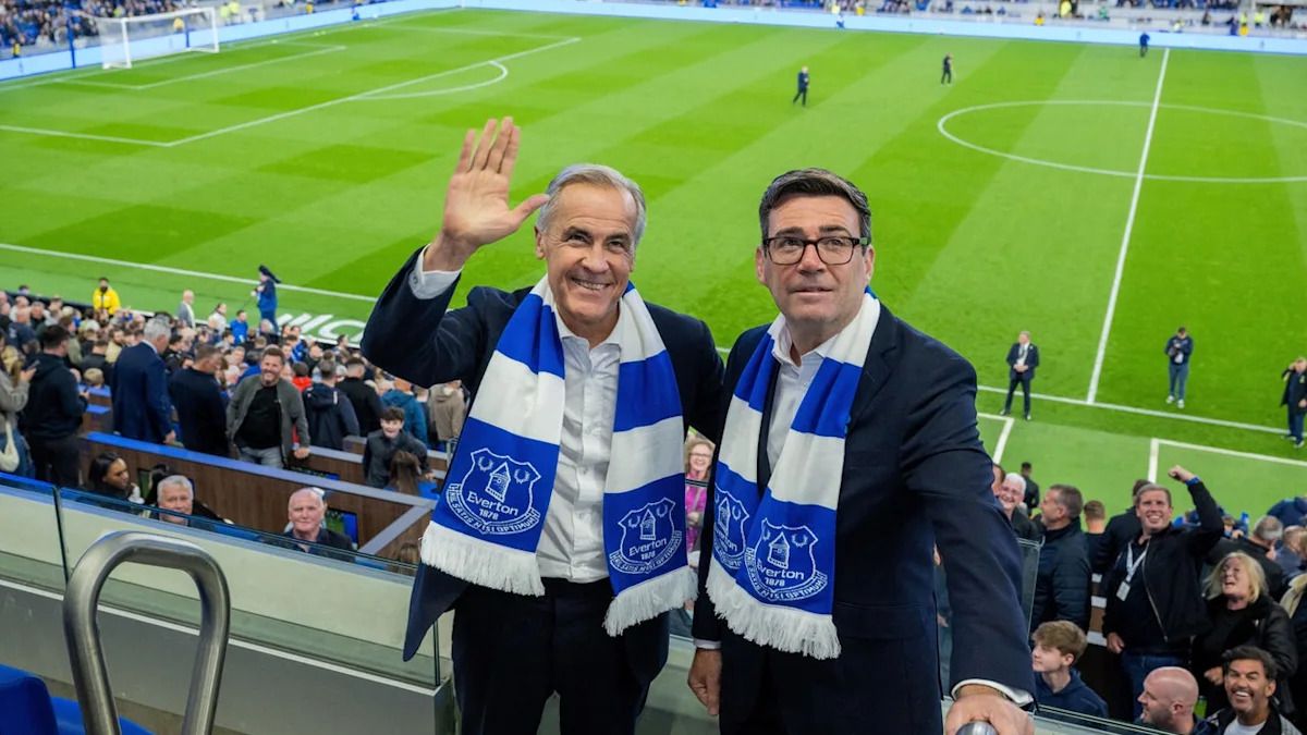 UK Prime Minister Calls for End to 'Discriminatory' Alcohol Ban at Football Matches