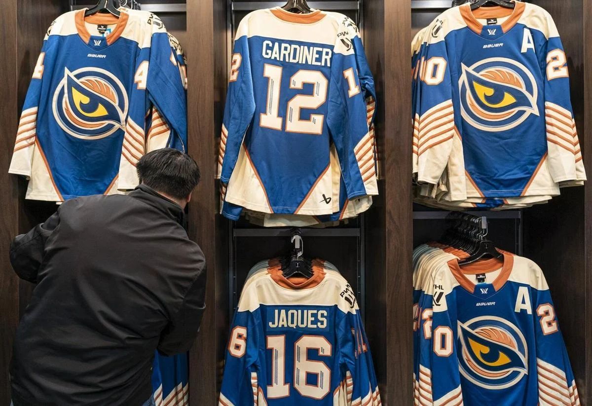 Vancouver Goldeneyes unveil new jerseys featuring team logo