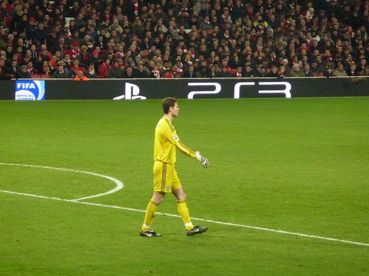 Begovic playing against Arsenal in 2011