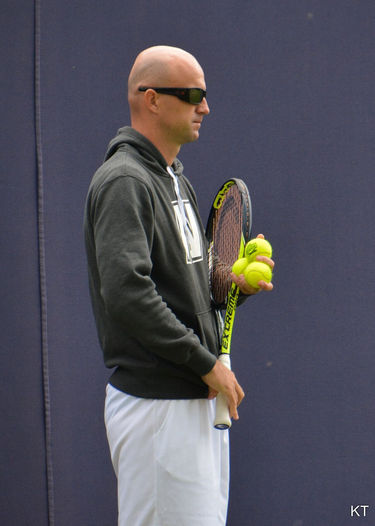 Working with Milos Raonic on the practice court. Aegon Championships, Queen's Club, June 2015.