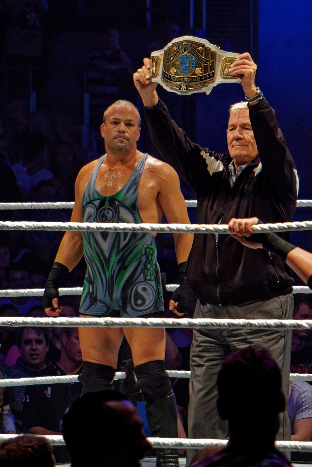 WWE Live 2014 - Liege - Bad News Barrett Vs Rob Van Dam Bad News Barrett (c) def. (pin) Rob Van Dam For : WWE Intercontinental Championship 