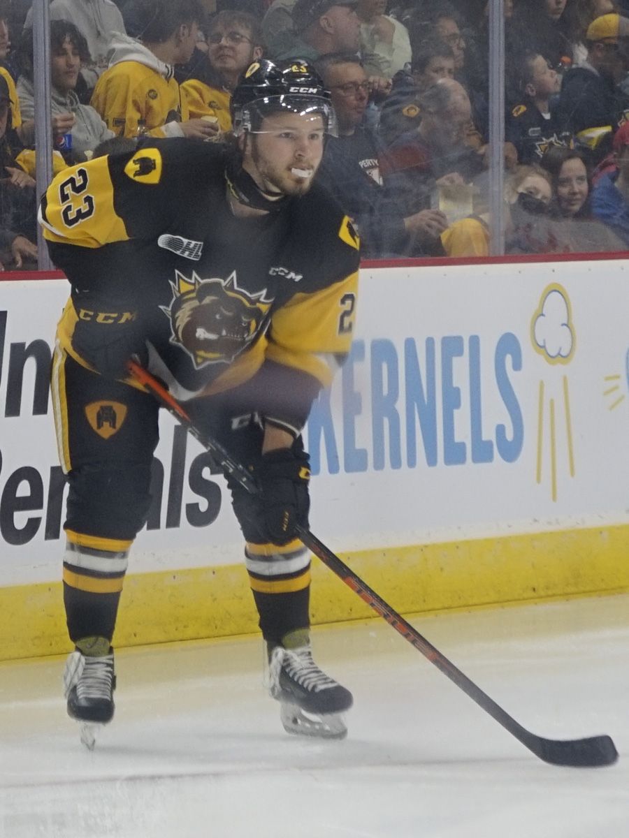Mason McTavish playing for the Hamilton Bulldogs against the North Bay Battalion, May 22, 2022.