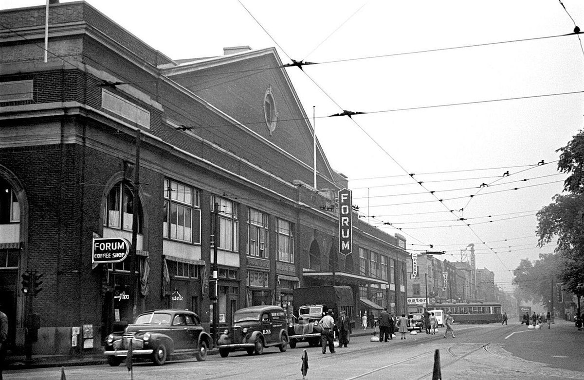 Forum de Montréal, rue Sainte-Catherine Ouest / avenue Atwater