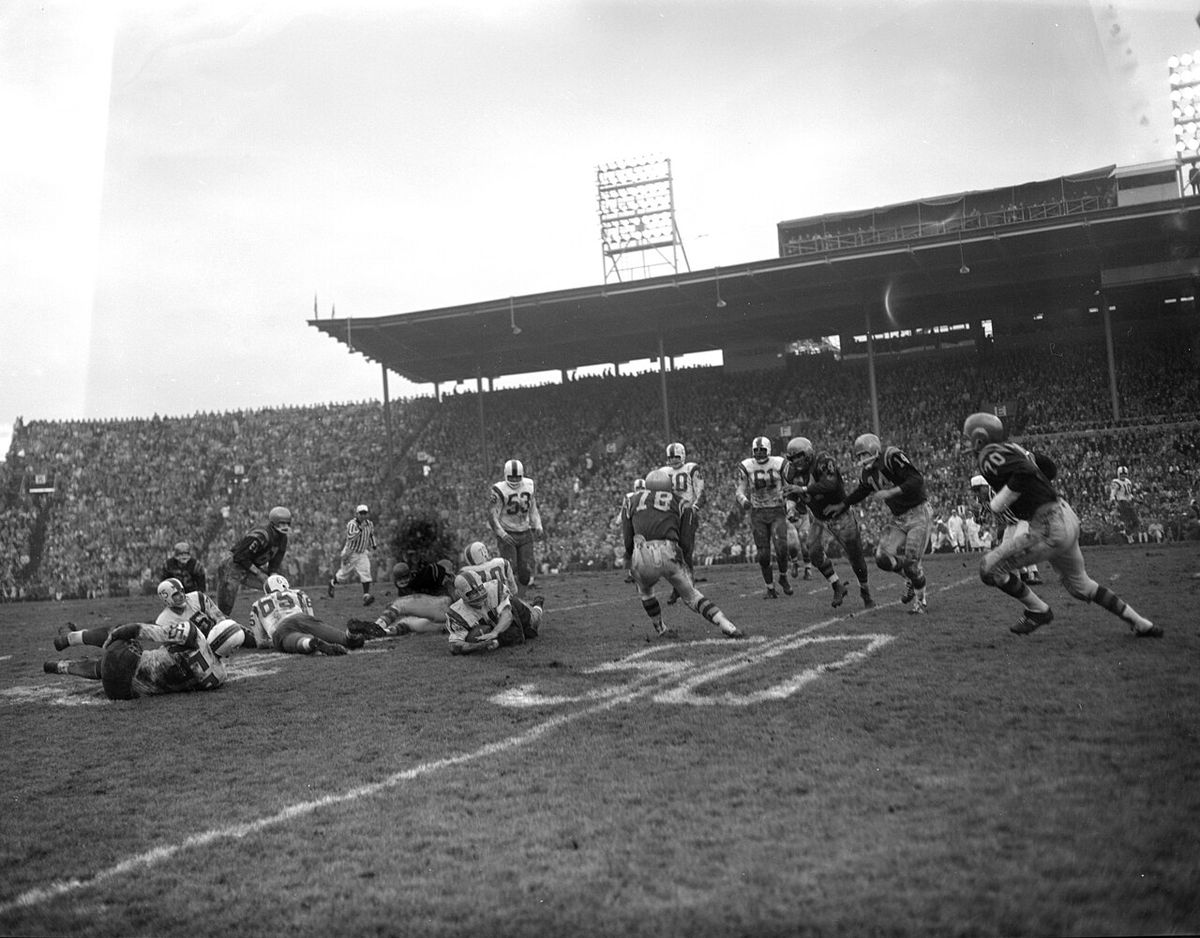 Grey Cup football game VPL Accession Number: 43943 Date: November 26, 1960 Photographer/Studio: Province Newspaper Topic: Football Football 