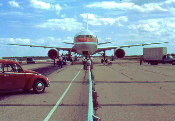 Gimli Glider after landing in Gimli, viewed from front.